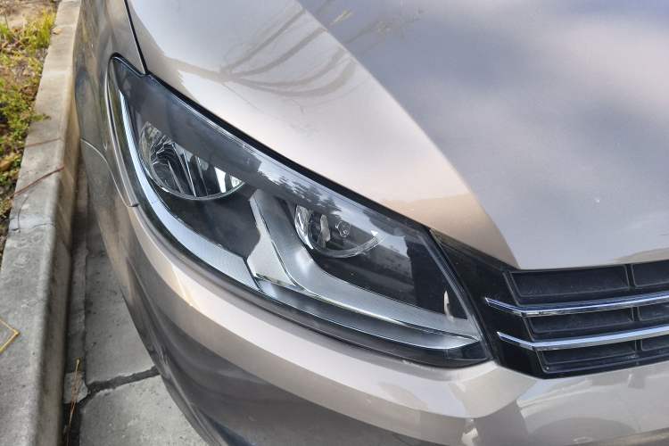 Used Volkswagen Touran 2015 1.4T DSG Comfort Edition 5 Seats Right Front Headlight