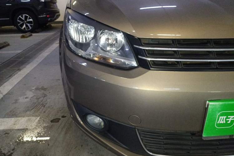Used Volkswagen Touran 2015 1.4T DSG Comfort Edition 5 Seats Right Front Headlight