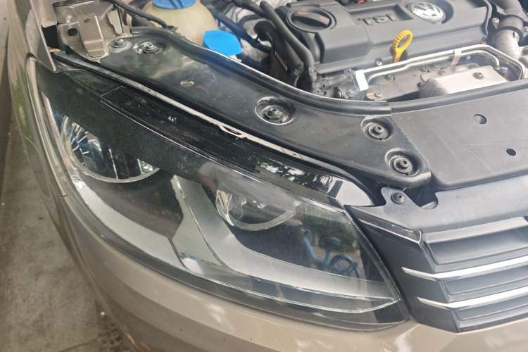 Used Volkswagen Touran 2015 1.4T DSG Comfort Edition 5 Seats Right Front Headlight