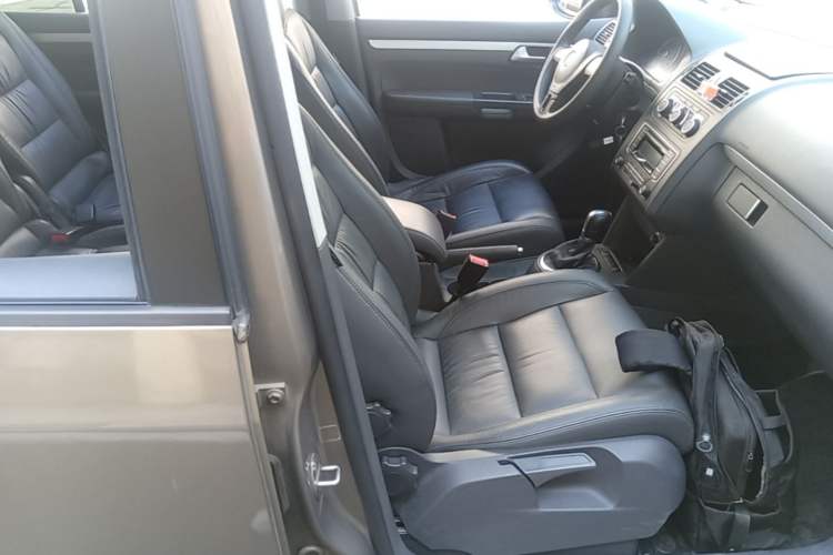Used Volkswagen Touran 2015 1.4T DSG Comfort Edition 5 Seats Right Front Seat