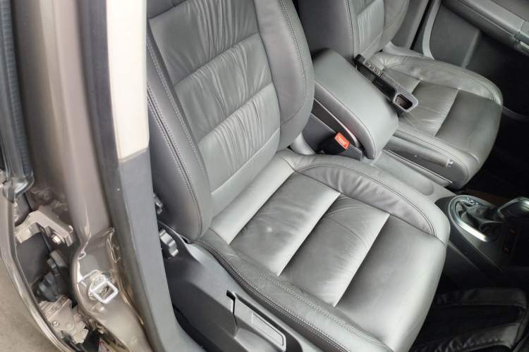 Used Volkswagen Touran 2015 1.4T DSG Comfort Edition 5 Seats Right Front Seat