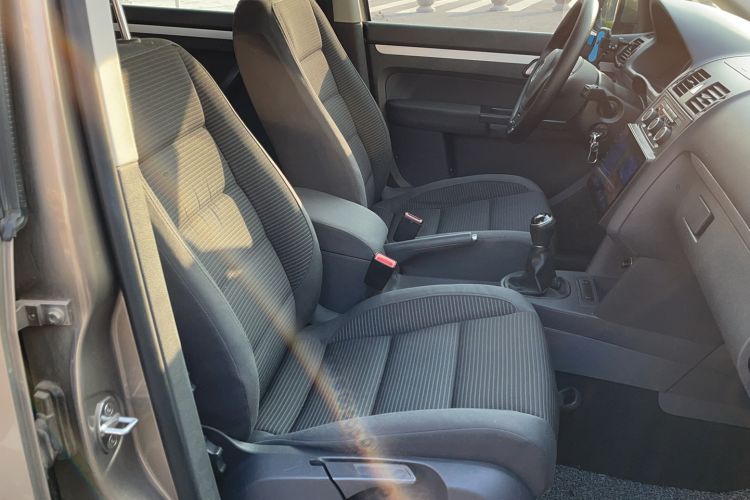 Used Volkswagen Touran 2015 1.4T Manual Fashion Edition 5-Seater Right Front Seat
