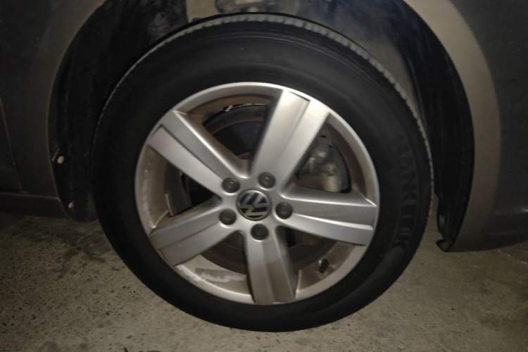 Used Volkswagen Touran 2015 1.4T Manual Fashion Edition 5-Seater Right Front Wheel Hub