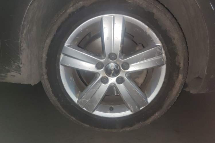 Used Volkswagen Touran 2015 1.4T DSG Comfort Edition 5 Seats Right Front Wheel Hub
