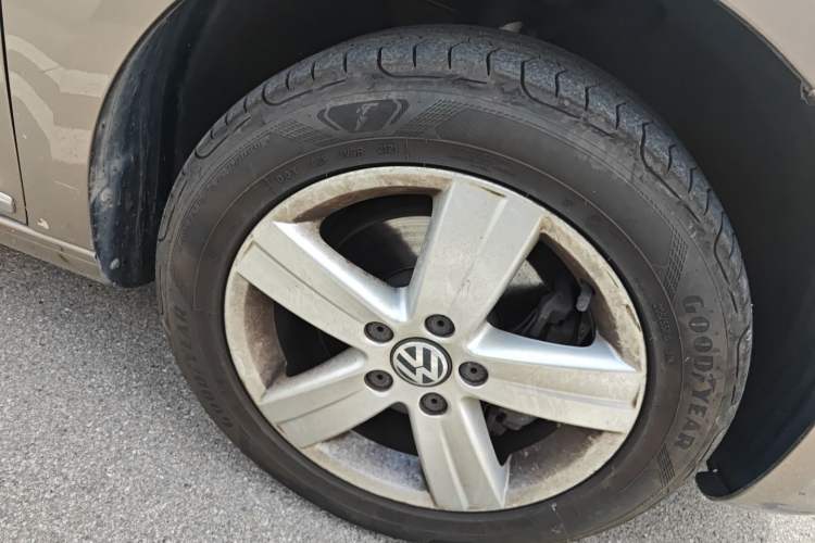 Used Volkswagen Touran 2015 1.4T DSG Comfort Edition 5 Seats Right Front Wheel Hub