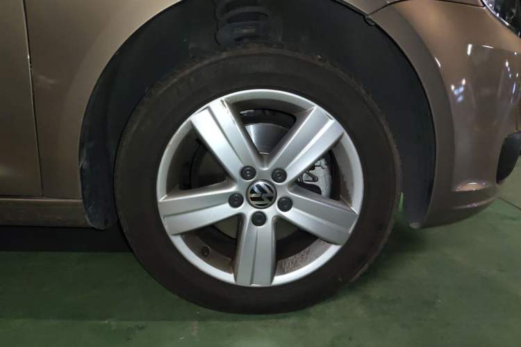 Used Volkswagen Touran 2015 1.4T Manual Fashion Edition 5-Seater Right Front Wheel Hub