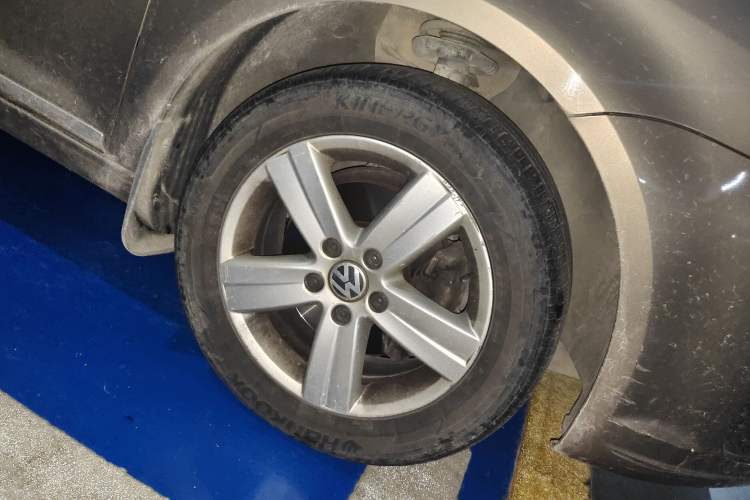 Used Volkswagen Touran 2015 1.4T DSG Comfort Edition 5 Seats Right Front Wheel Hub