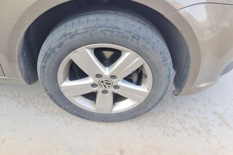 Used Volkswagen Touran 2015 1.4T Manual Fashion Edition 5-Seater Right Front Wheel Hub