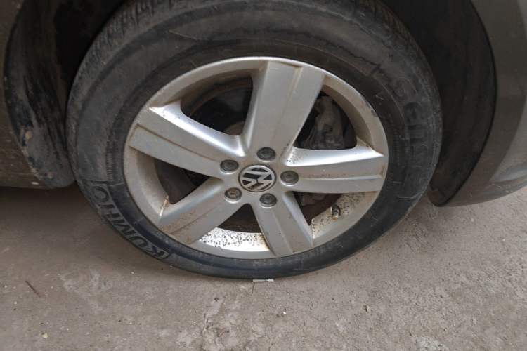 Used Volkswagen Touran 2015 1.4T Manual Comfort Edition 5-Seater Right Front Wheel Hub