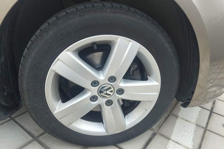 Used Volkswagen Touran 2015 1.4T DSG Comfort Edition 5 Seats Right Front Wheel Hub