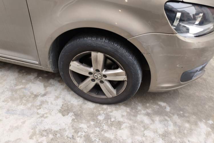 Used Volkswagen Touran 2015 1.4T Manual Comfort Edition 5-Seater Right Front Wheel Hub