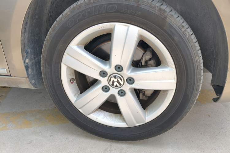 Used Volkswagen Touran 2015 1.4T DSG Comfort Edition 5 Seats Right Front Wheel Hub