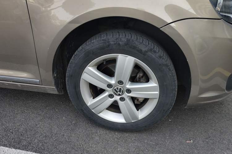 Used Volkswagen Touran 2015 1.4T DSG Comfort Edition 5 Seats Right Front Wheel Hub