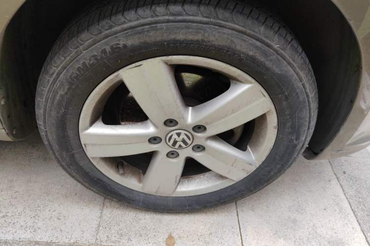 Used Volkswagen Touran 2015 1.4T DSG Comfort Edition 5 Seats Right Front Wheel Hub