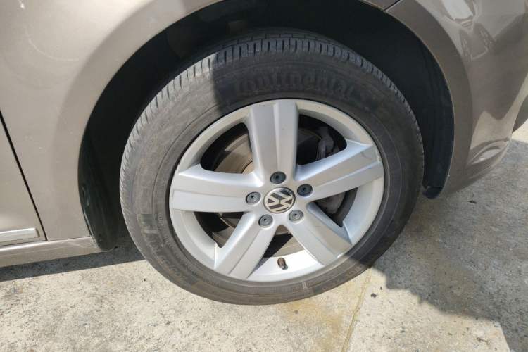 Used Volkswagen Touran 2015 1.4T DSG Comfort Edition 5 Seats Right Front Wheel Hub