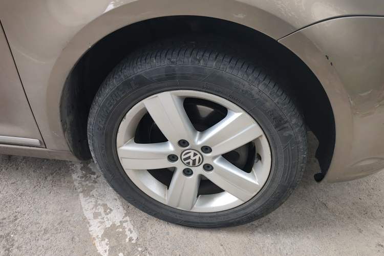 Used Volkswagen Touran 2015 1.4T DSG Comfort Edition 5 Seats Right Front Wheel Hub