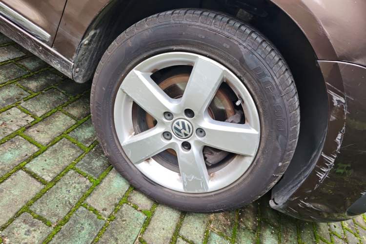 Used Volkswagen Touran 2015 1.4T DSG Comfort Edition 5 Seats Right Front Wheel Hub