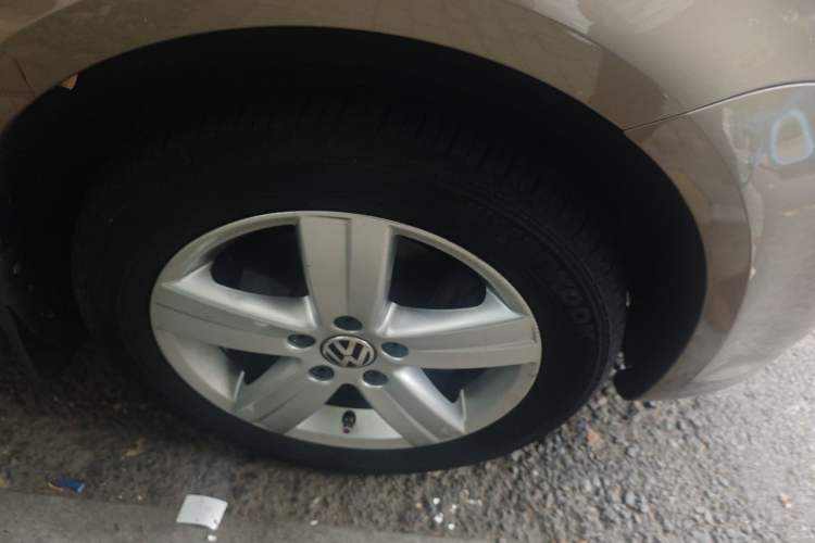 Used Volkswagen Touran 2015 1.4T DSG Comfort Edition 5 Seats Right Front Wheel Hub