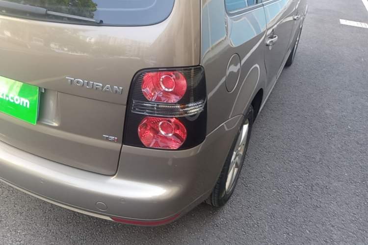 Used Volkswagen Touran 2015 1.4T DSG Comfort Edition 5 Seats Right Rear Taillight