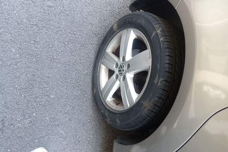 Used Volkswagen Touran 2015 1.4T DSG Comfort Edition 5 Seats Right Rear Wheel Hub