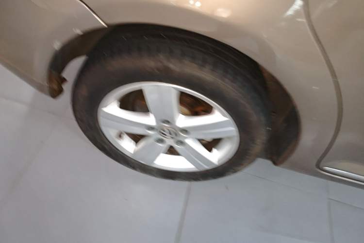 Used Volkswagen Touran 2015 1.4T DSG Comfort Edition 5 Seats Right Rear Wheel Hub