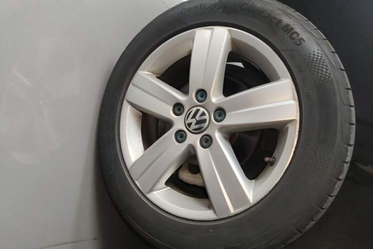 Used Volkswagen Touran 2015 1.4T DSG Comfort Edition 5 Seats Right Rear Wheel Hub