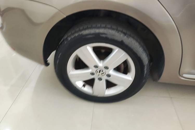 Used Volkswagen Touran 2015 1.4T DSG Comfort Edition 5 Seats Right Rear Wheel Hub