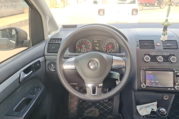 Used Volkswagen Touran 2015 1.4T Manual Fashion Edition 5-Seater Steering Wheel