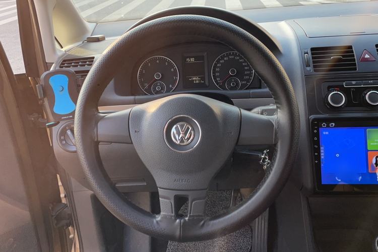 Used Volkswagen Touran 2015 1.4T Manual Fashion Edition 5-Seater Steering Wheel