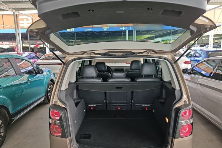 Used Volkswagen Touran 2015 1.4T DSG Comfort Edition 5 Seats Trunk