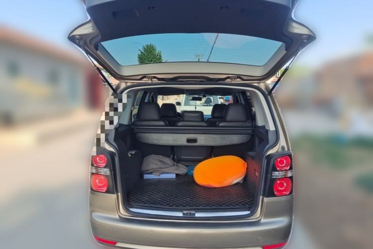 Used Volkswagen Touran 2015 1.4T Manual Fashion Edition 5-Seater Trunk