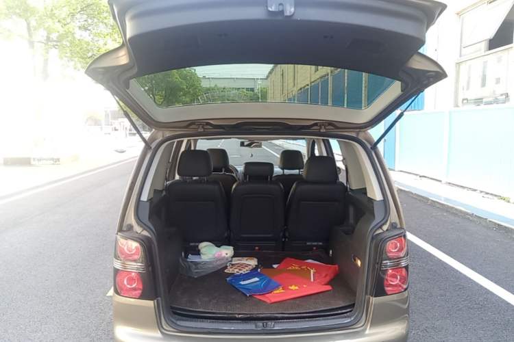 Used Volkswagen Touran 2015 1.4T DSG Comfort Edition 5 Seats Trunk