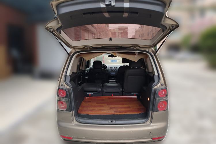 Used Volkswagen Touran 2015 1.4T Manual Comfort Edition 5-Seater Trunk