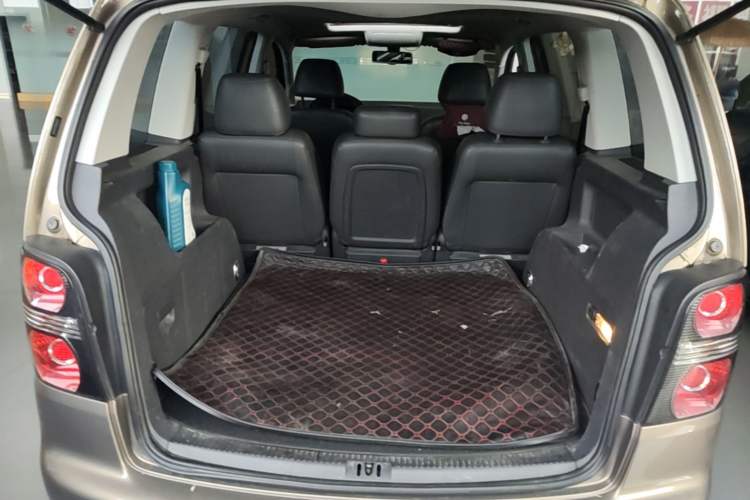 Used Volkswagen Touran 2015 1.4T DSG Comfort Edition 5 Seats Trunk