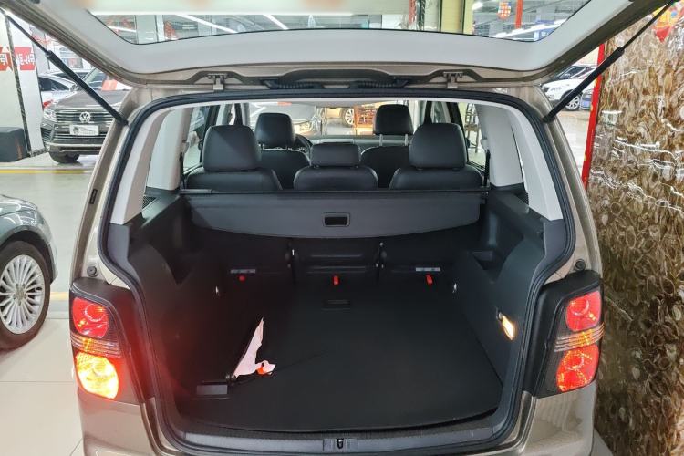 Used Volkswagen Touran 2015 1.4T DSG Comfort Edition 5 Seats Trunk