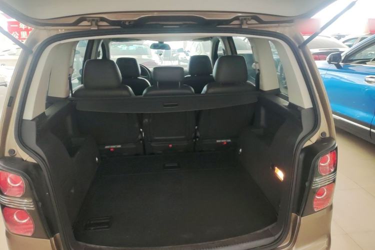 Used Volkswagen Touran 2015 1.4T DSG Comfort Edition 5 Seats Trunk