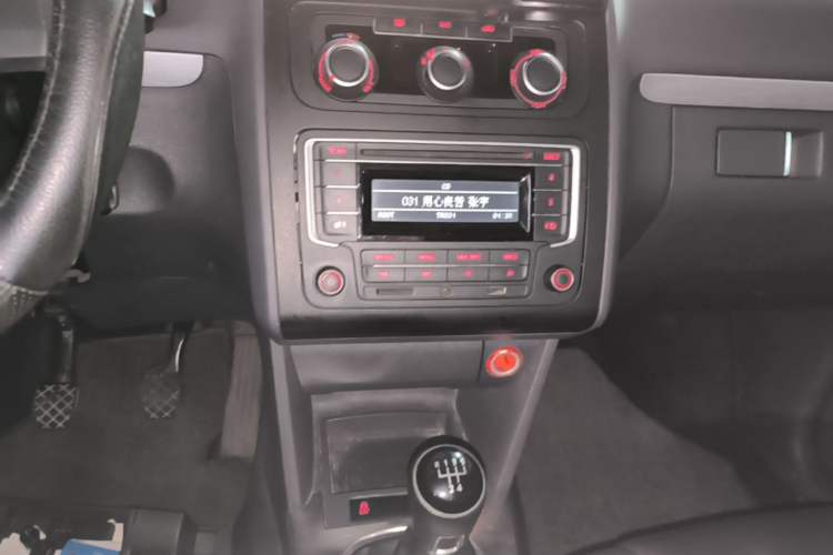 Used Volkswagen Touran 2015 1.4T Manual Comfort Edition 5-Seater Audio And AC Panel