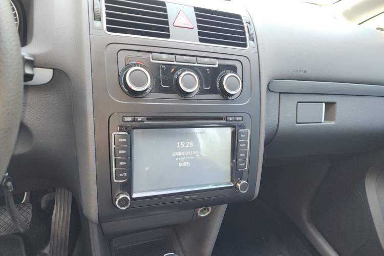 Used Volkswagen Touran 2015 1.4T DSG Comfort Edition 5 Seats Audio And AC Panel