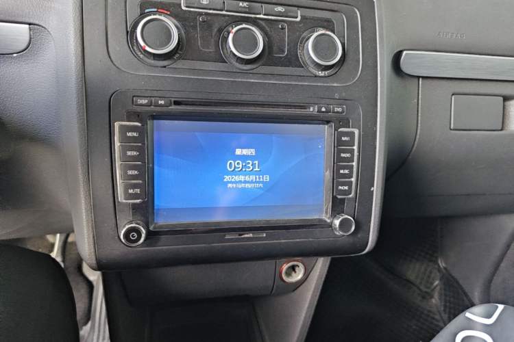Used Volkswagen Touran 2015 1.4T Manual Fashion Edition 5-Seater Audio And AC Panel