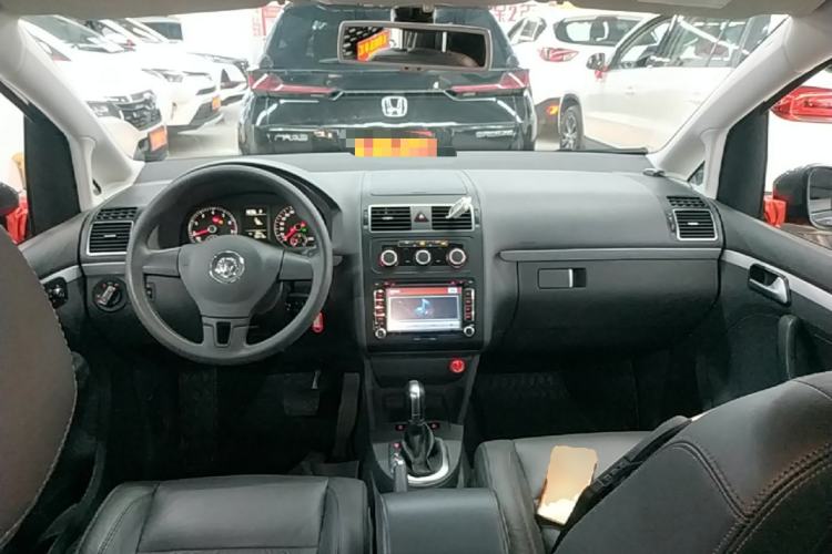 Used Volkswagen Touran 2015 1.4T DSG Comfort Edition 5 Seats Center Console