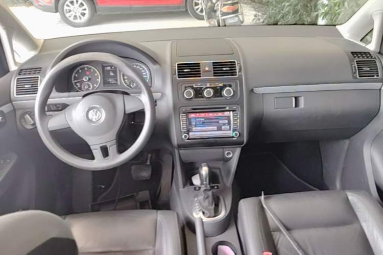 Used Volkswagen Touran 2015 1.4T DSG Comfort Edition 5 Seats Center Console