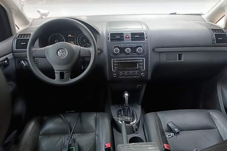 Used Volkswagen Touran 2015 1.4T DSG Comfort Edition 5 Seats Center Console