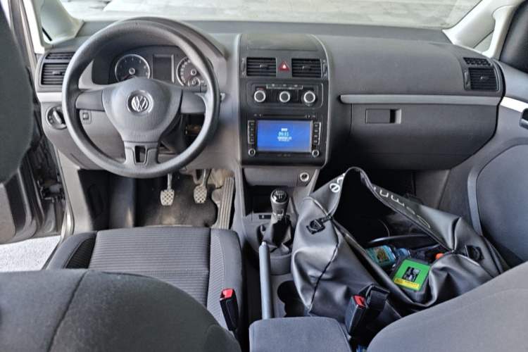 Used Volkswagen Touran 2015 1.4T Manual Fashion Edition 5-Seater Center Console