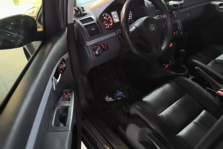 Used Volkswagen Touran 2015 1.4T Manual Comfort Edition 5-Seater Driver Seat