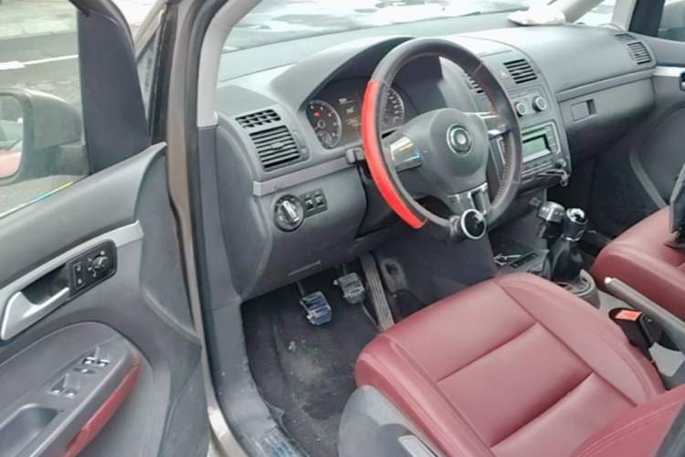 Used Volkswagen Touran 2015 1.4T Manual Fashion Edition 5-Seater Driver Seat