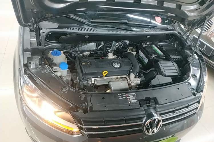 Used Volkswagen Touran 2015 1.4T DSG Comfort Edition 5 Seats Engine Bay
