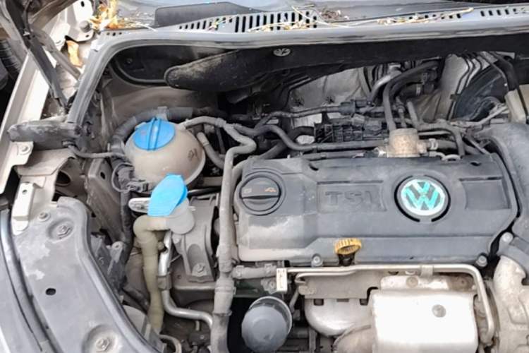 Used Volkswagen Touran 2015 1.4T Manual Fashion Edition 5-Seater Engine Bay Right