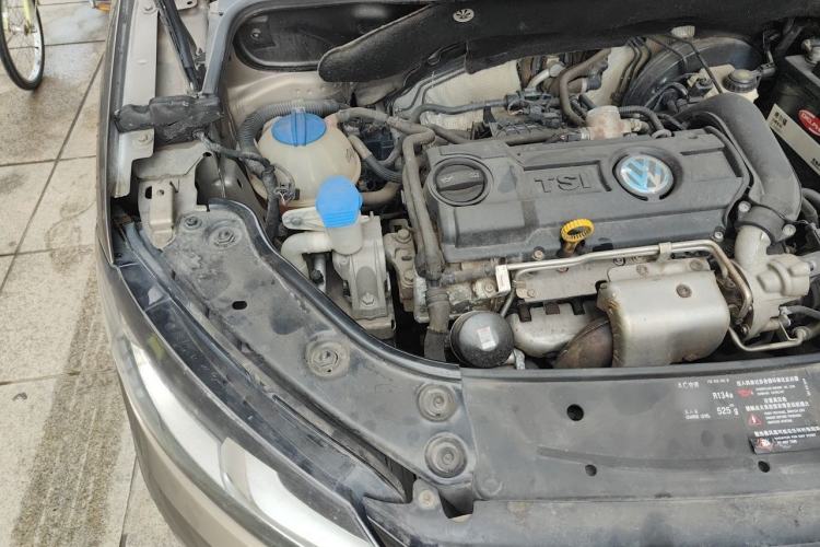 Used Volkswagen Touran 2015 1.4T Manual Comfort Edition 5-Seater Engine Bay Right