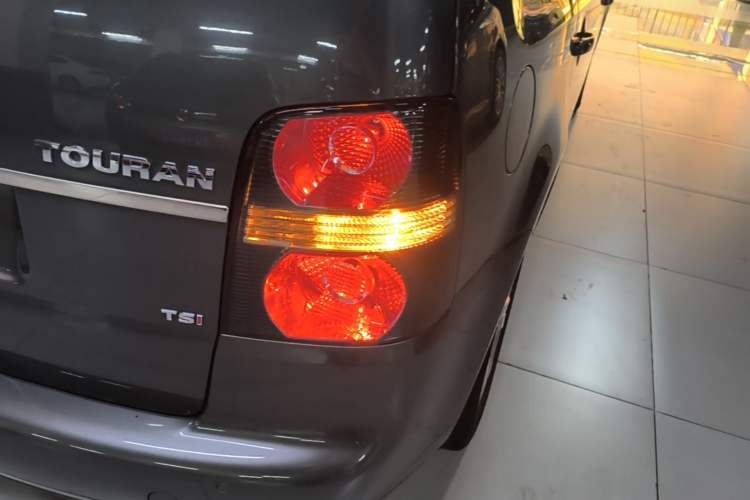 Used Volkswagen Touran 2015 1.4T Manual Comfort Edition 5-Seater Exterior 3