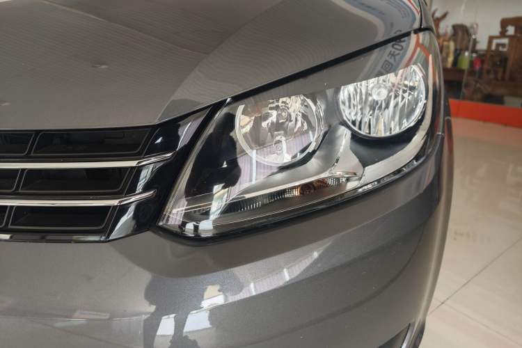 Used Volkswagen Touran 2015 1.4T DSG Comfort Edition 5 Seats Exterior 6